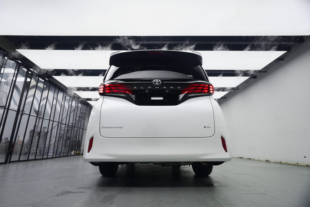 Phần đuôi Toyota Alphard hoàn thiện dán PPF STEK ForceShield tại PPF Bình Dương