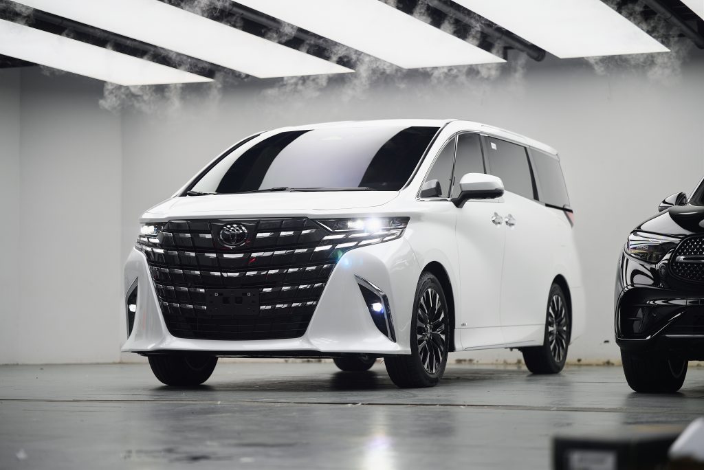 Toyota Alphard dán PPF STEK ForceShield hoàn thiện